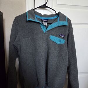 Patagonia Womens Charcoal and Turquoise Snap-T Fleece